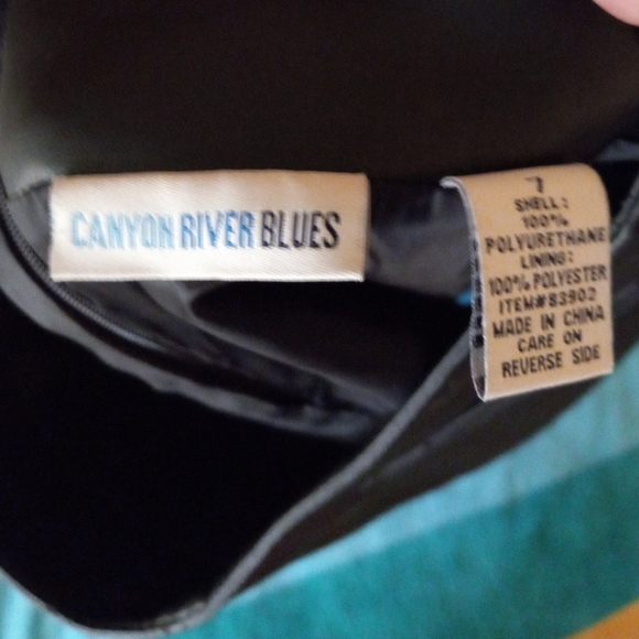 Faux Leather mini skirt - Picture 2 of 3